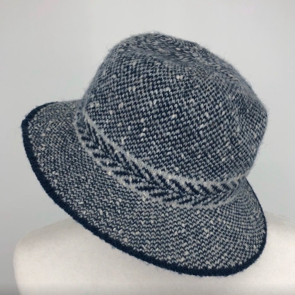 High Italian fashion hat by Betmar 🖤